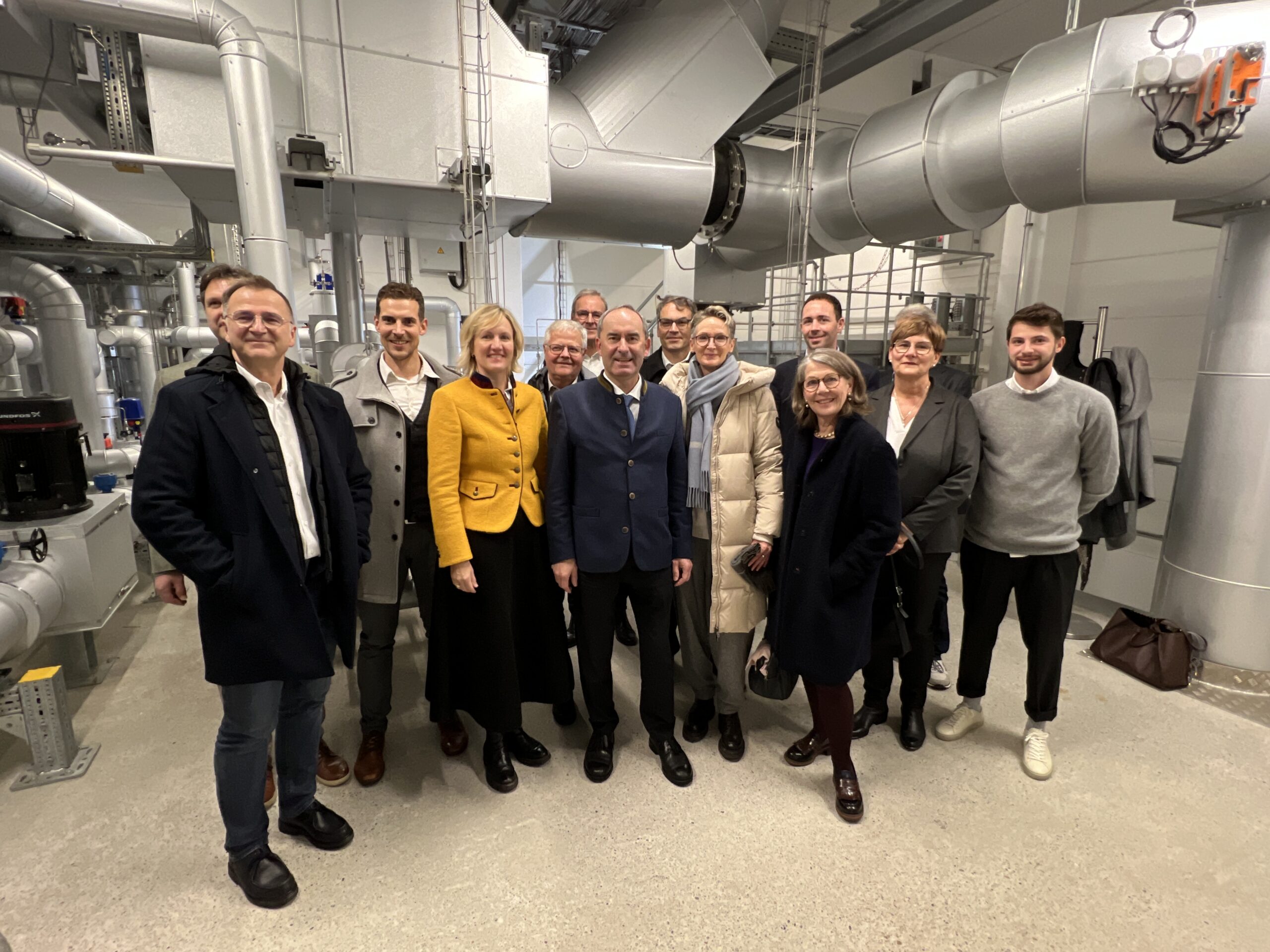 Read more about the article Hubert Aiwanger lobt innovatives Energiekonzept